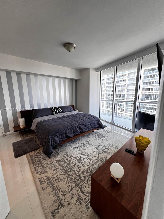 Building Photo - 475 Brickell Ave