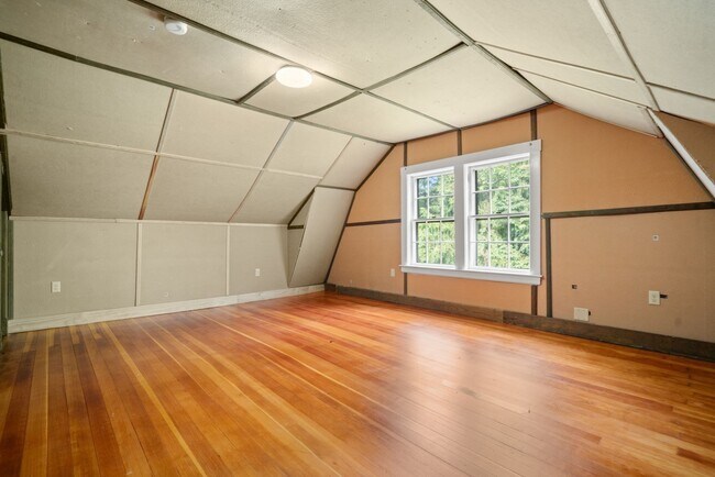 Building Photo - 81 Avalon Rd