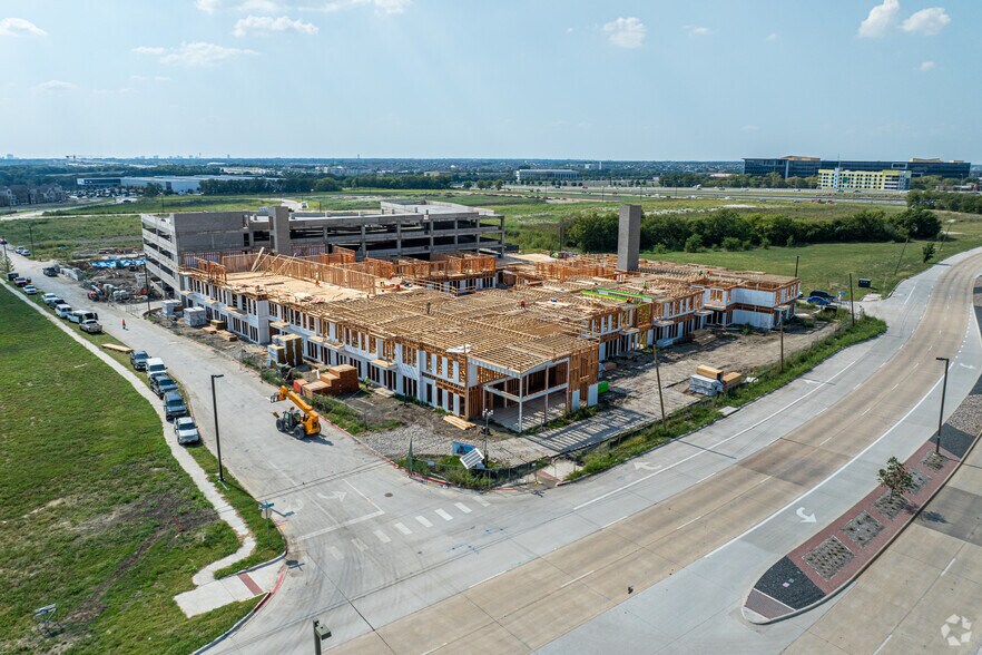 Aerial Photo - Monarch at the Avenue