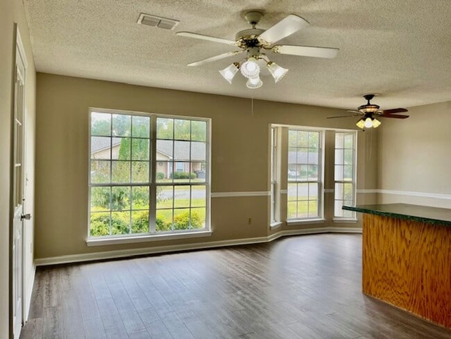 Building Photo - Rockcreek Dr #26 &amp; 28