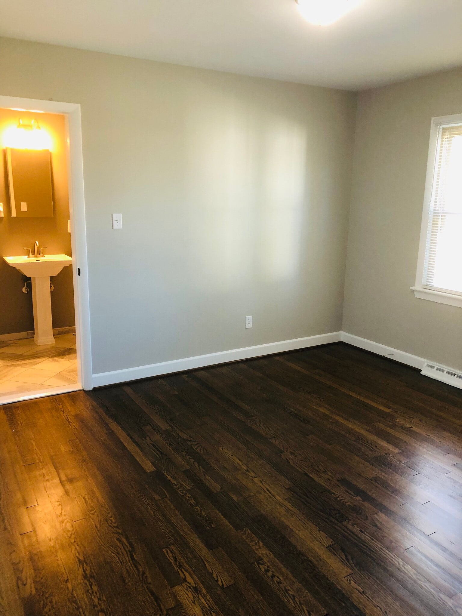 Building Photo - 1509 Peachtree Dr