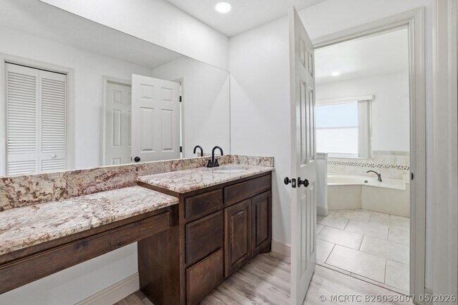 Building Photo - 15600 Rolling Meadows Cir