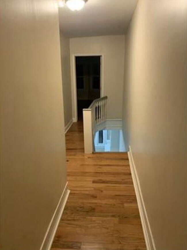 Building Photo - 5 Bedroom House for Rent