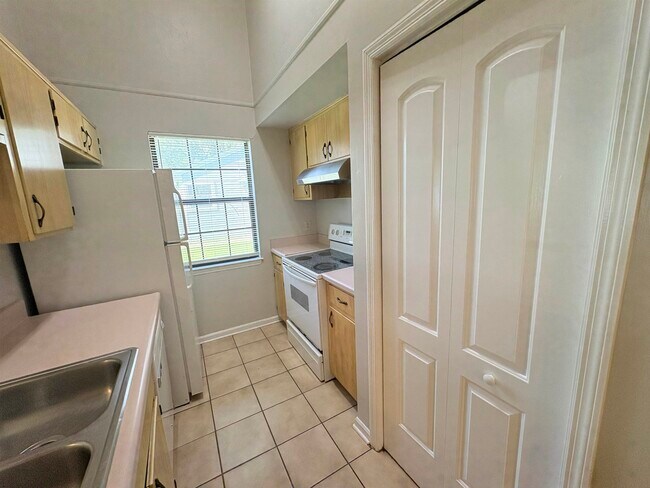 Building Photo - 3245 Mound Dr