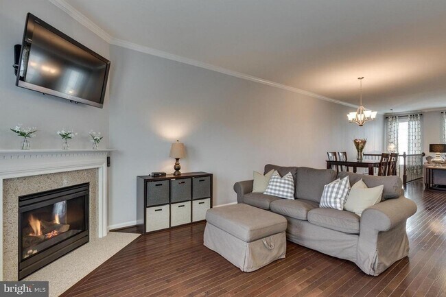 Building Photo - Charming 3BR Townhome in Aldie