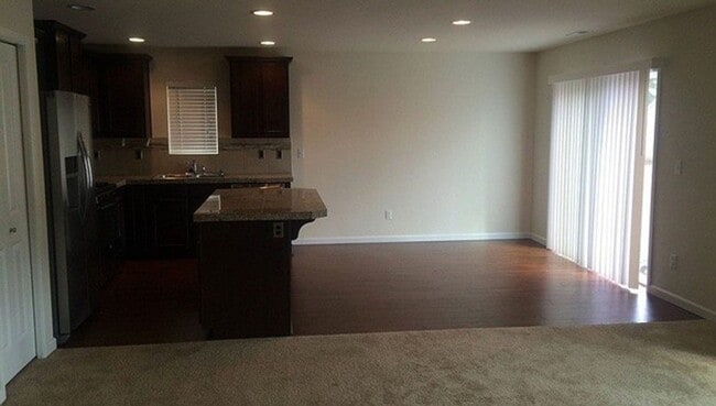 Building Photo - Luxurious Home in Lynnwood with 4 bed and ...