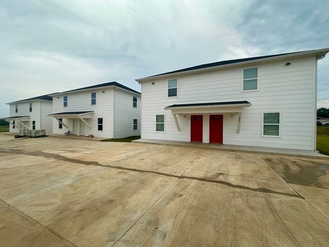 Building Photo - Country Hills Duplexes