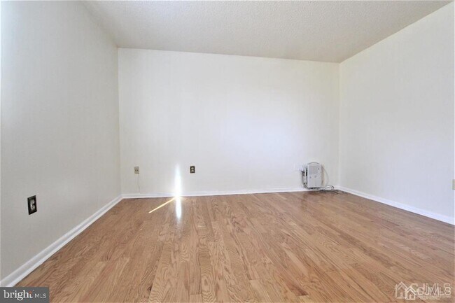 Building Photo - 1219 Ravens Crest Dr