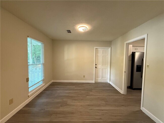 Building Photo - 520 Cranberry Pl