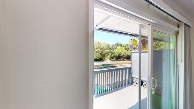 Building Photo - 998 Ignacio Blvd