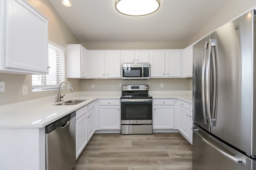 Building Photo - 39173 Kelly Cir