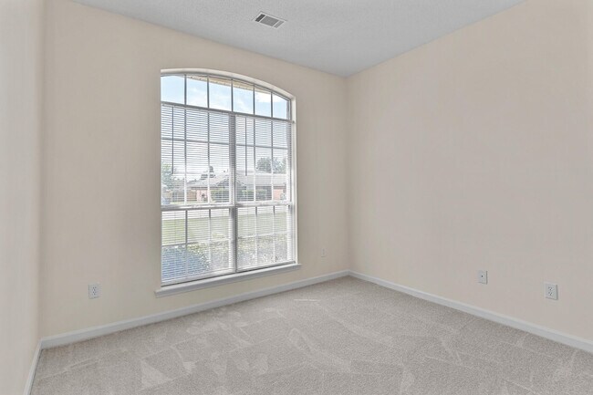 Building Photo - 224 Taylor Cir
