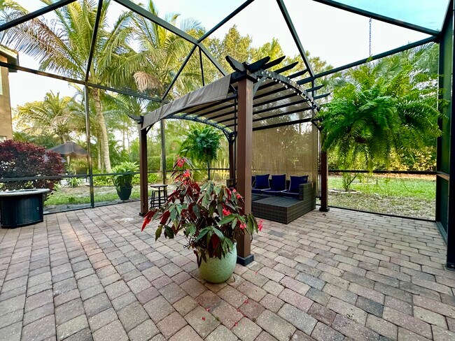 Building Photo - 9687 Springlake Cir