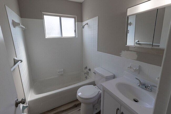 Building Photo - 3415 Balboa Ln