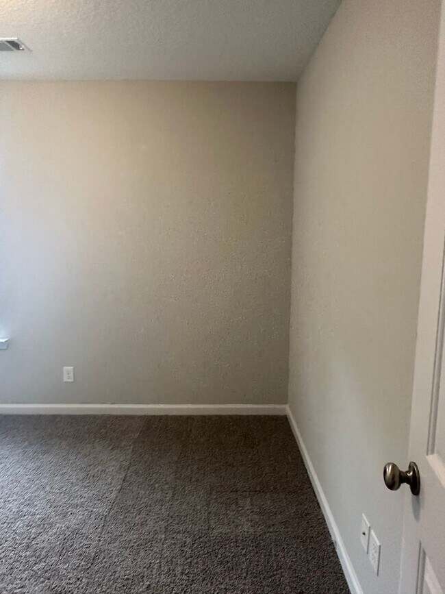 Building Photo - For Rent: Half Off Full First Month Rent
