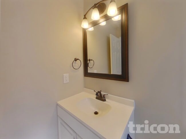 Building Photo - 5424 Henderson Oaks Dr