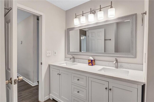 Building Photo - 5772 Lilburn Stone Mountain Rd