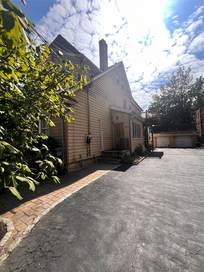 Building Photo - 20 Wolffe St