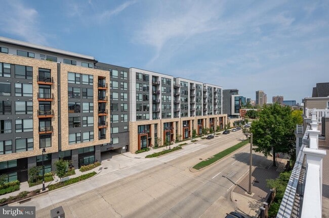 Building Photo - 1236 Harbor Island Walk