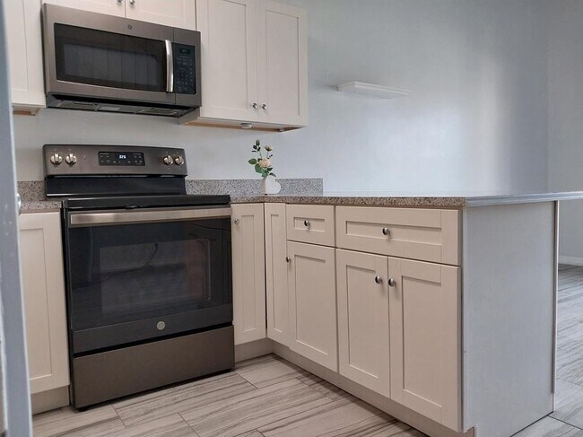 Building Photo - 1255 Ponce Island Dr