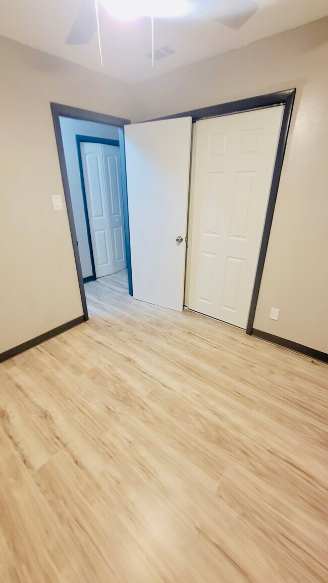 Building Photo - 3 Utica Ln