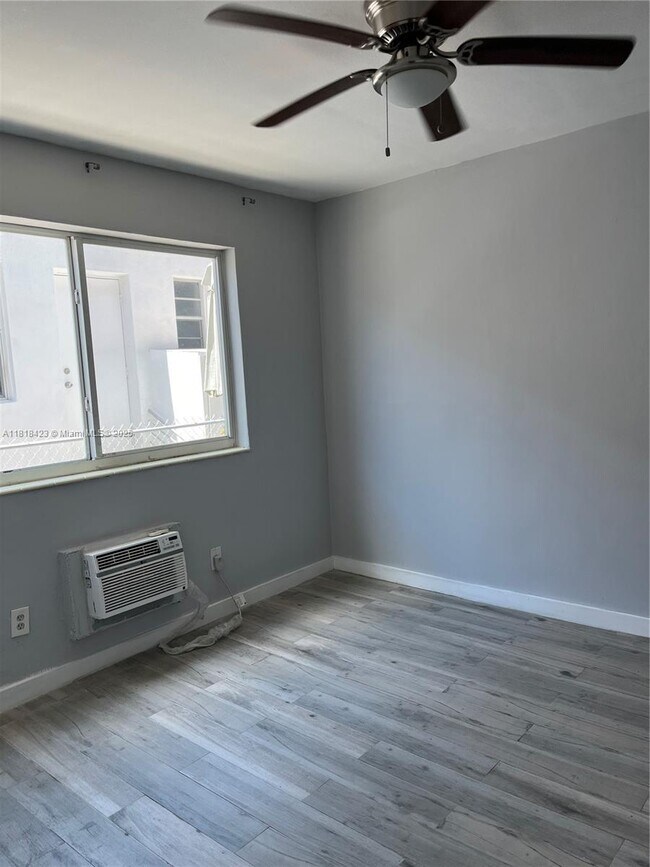 Building Photo - 8415 Crespi Blvd