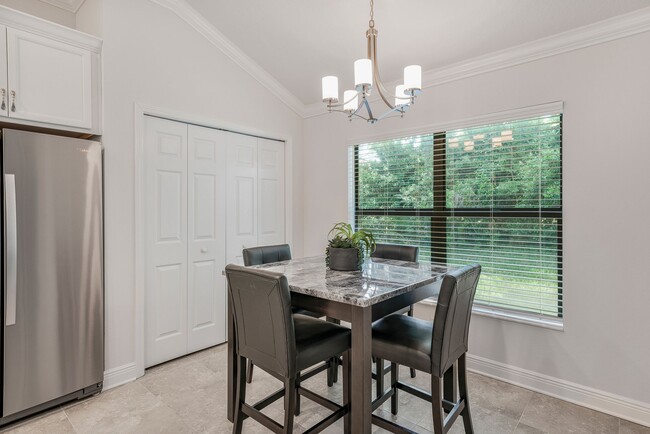 Building Photo - 2481 N Brentwood Cir
