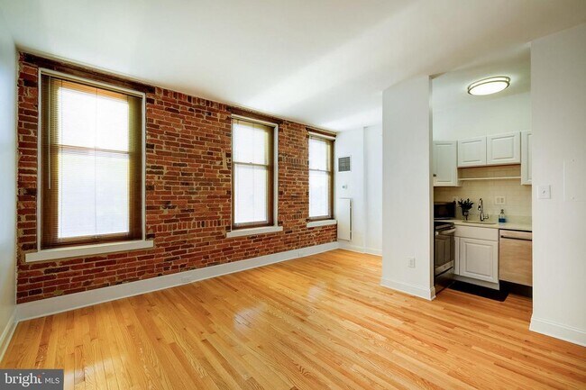 Building Photo - 1615 Q St NW