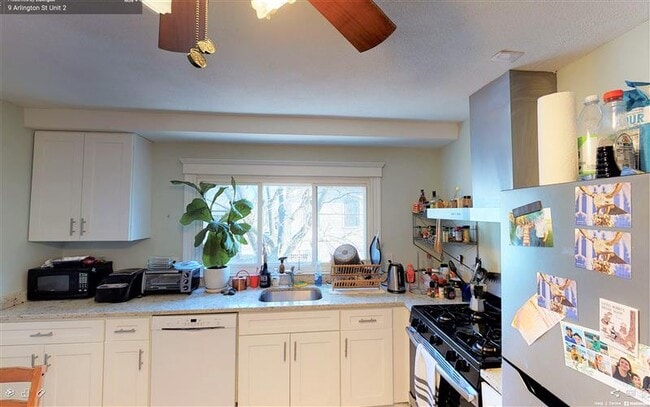 Primary Photo - 121 Perkins St
