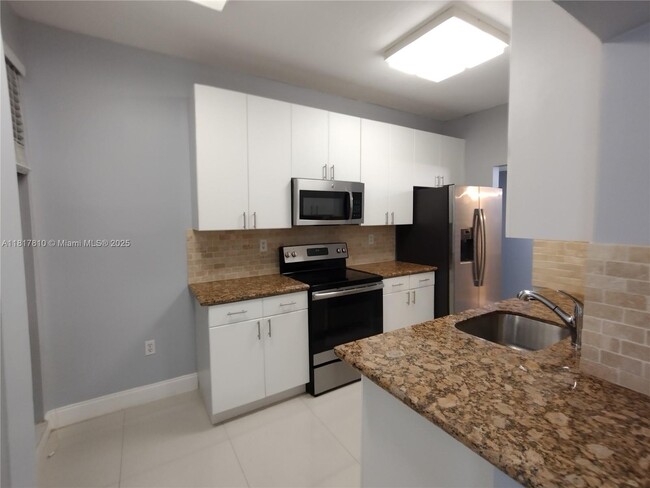 Building Photo - 6061 Collins Ave