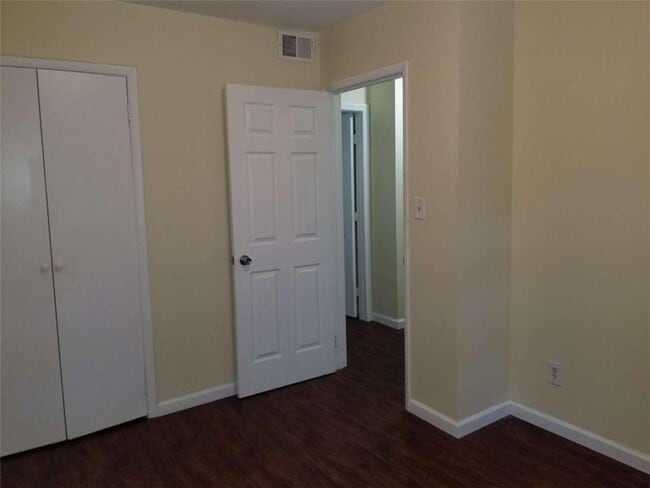 Building Photo - 100 Chalfont Dr