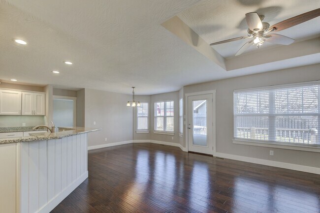 Building Photo - 343 Holts Lake Dr