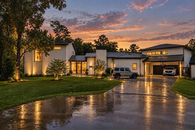 Building Photo - 12427 Pebblebrook Dr