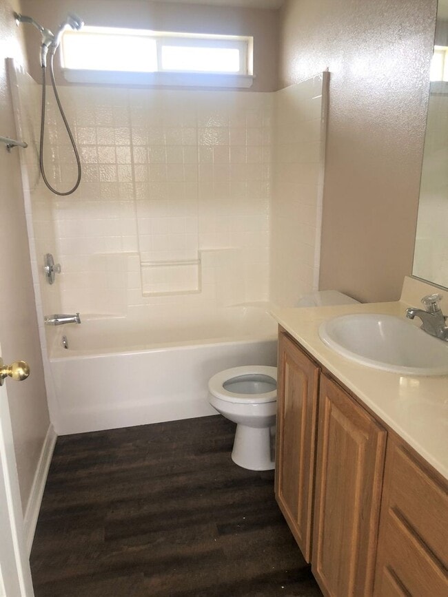 Building Photo - Coming Soon! Recently Remodeled Large Home!