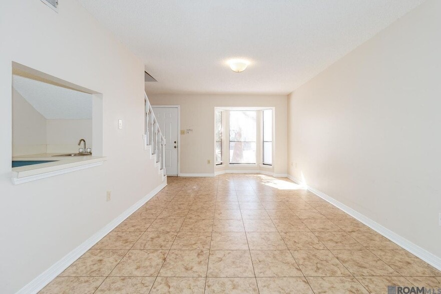 Building Photo - 827 E Boyd Dr