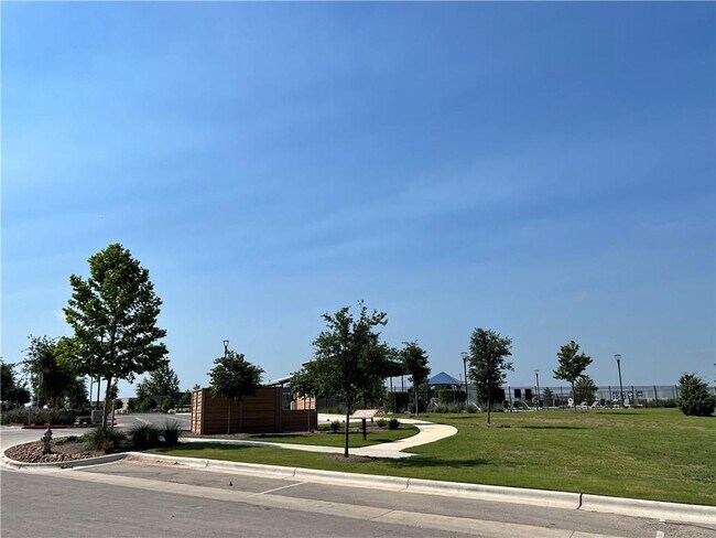 Building Photo - 224 Rollingwood Dr