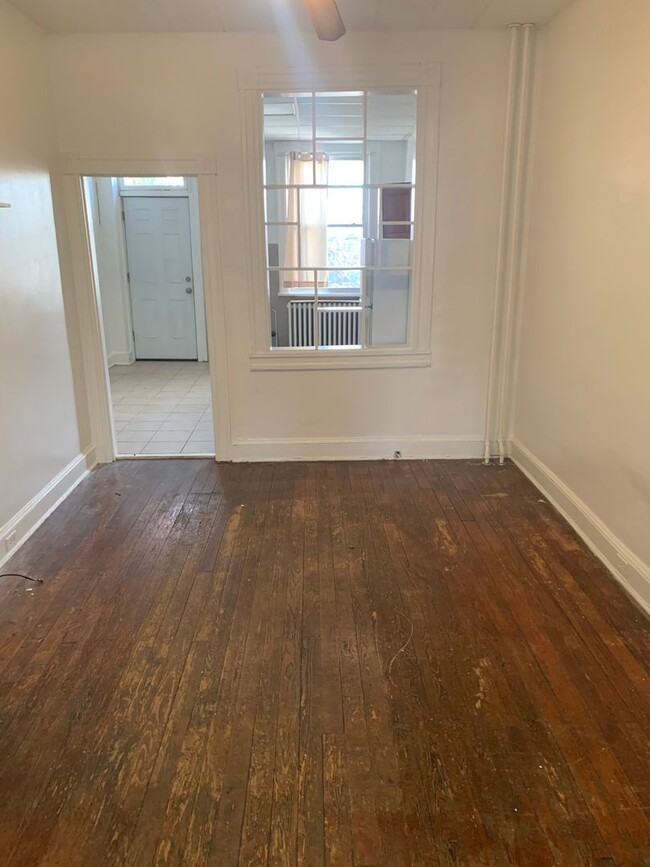 Building Photo - For Rent: Charming Retreat on Falls Rd