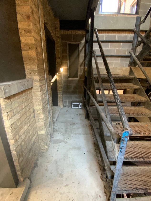 Building Photo - 1143 Maple Ave