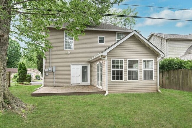 Building Photo - Beautiful Home near Downtown Noblesville