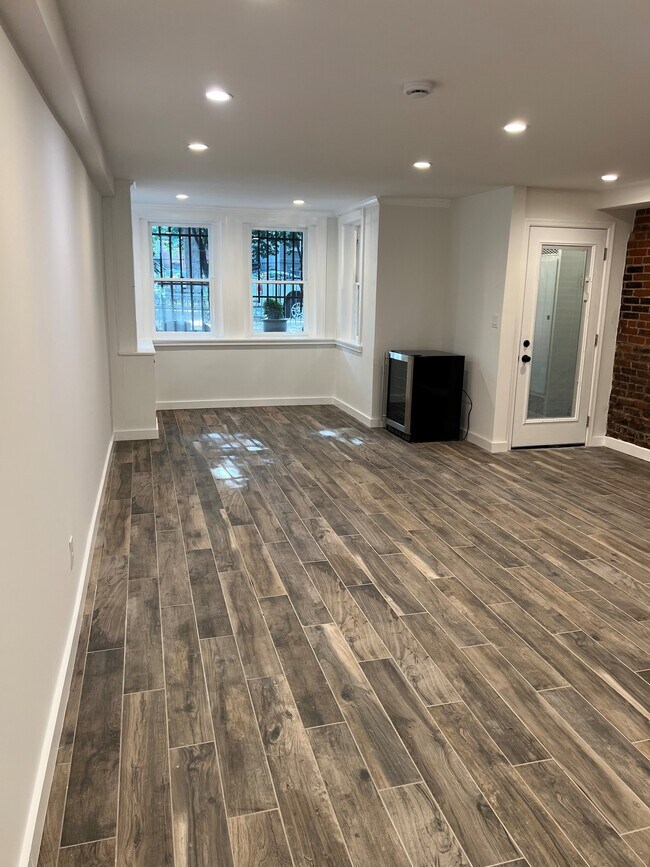 Building Photo - 215 5th St SE