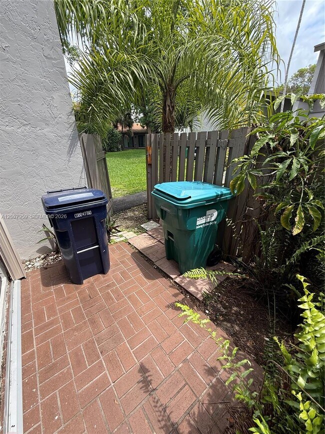 Building Photo - 10661 SW 113th Pl