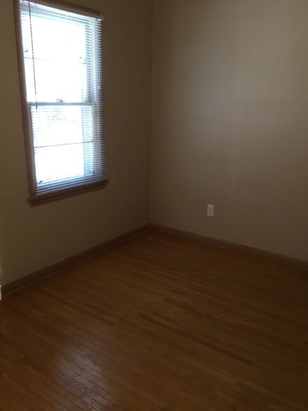 BEDROOM - 115 19 1/2 Ave N