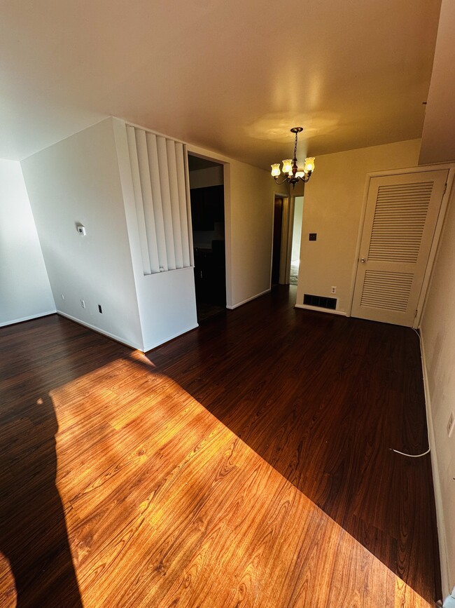 Dining area off of the kitchen - 601 College Park Dr