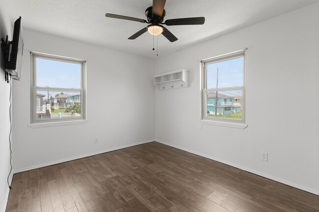 Building Photo - 4014 Kent Dr