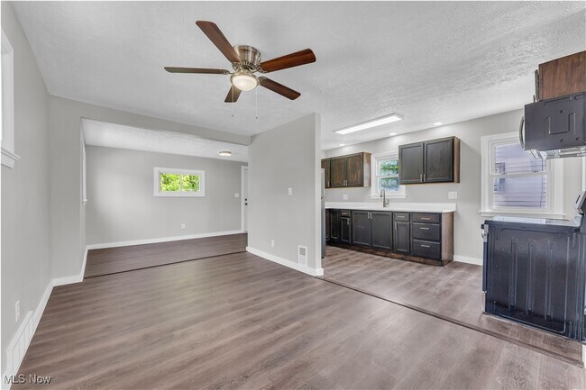 Building Photo - 17308 Grovewood Ave