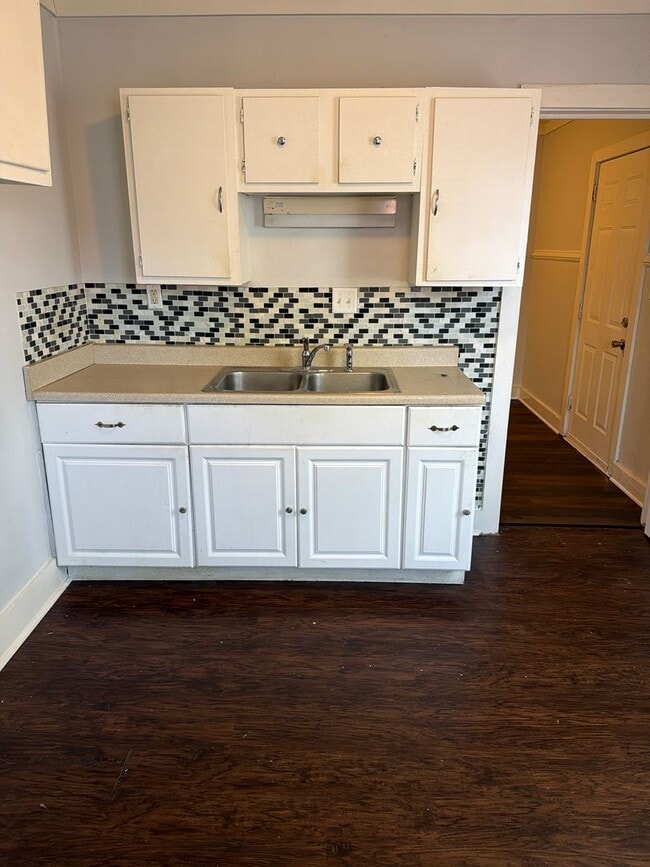 Building Photo - New Listing! 3BR/1BA home in North Brookside Park