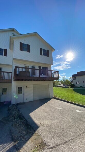 Oversize one car Garage with additional parking in front and back of condo - 1292 S Cobble Creek Cir