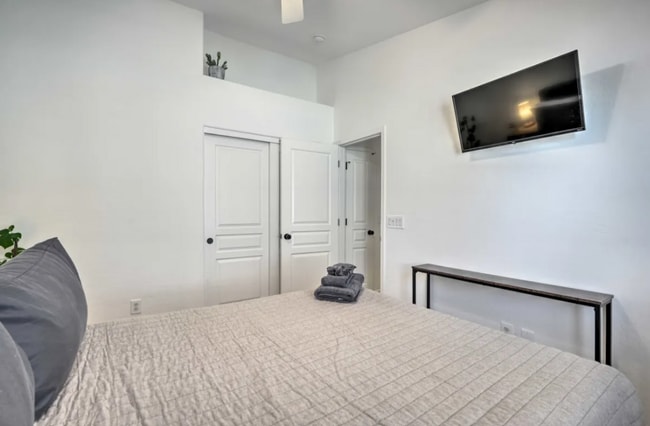 Building Photo - 13520 W Solano Dr