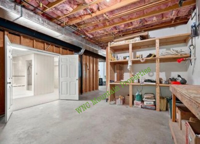 Building Photo - 9 Windsong Dr