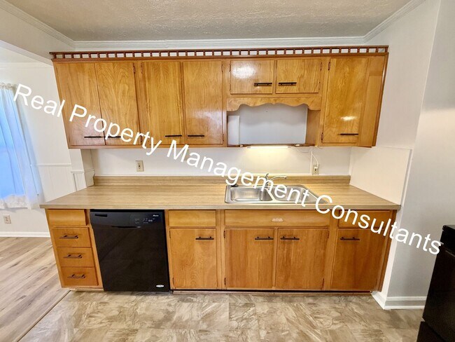 Building Photo - Charming 3-Bedroom Home with Covered Deck ...